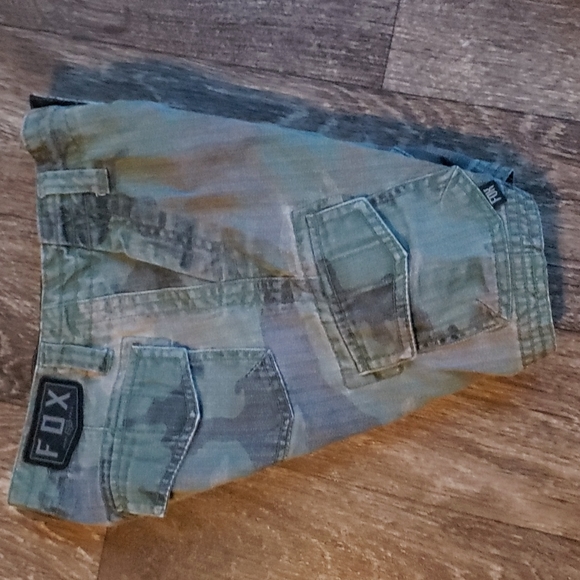 Fox Cargo Shorts - Picture 4 of 6